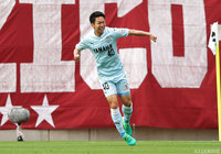 今季初連勝を大きく引き寄せる追加点を豪快に決めた川辺 駿（磐田）【明治安田Ｊ１ 第8節 鹿島vs磐田】