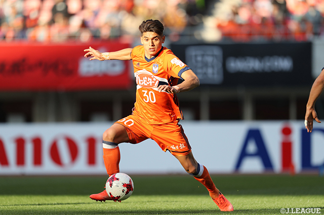 中盤で90分間奮闘したロメロ フランク（新潟）【明治安田Ｊ１ 第8節 新潟vsFC東京】