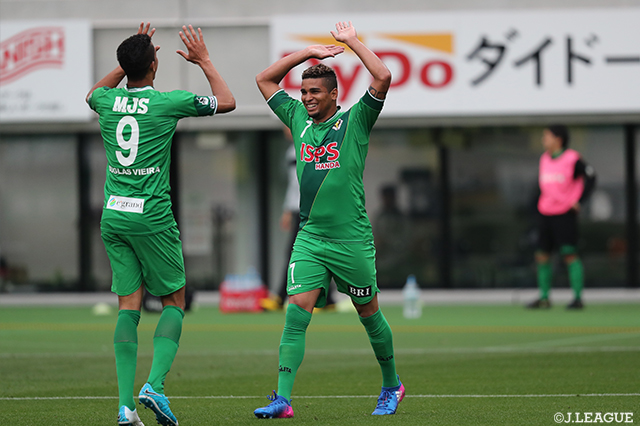 53分にヘディングで追加点を決めたアラン ピニェイロ（東京Ｖ）【明治安田Ｊ２ 第9節 東京Ｖvs群馬】