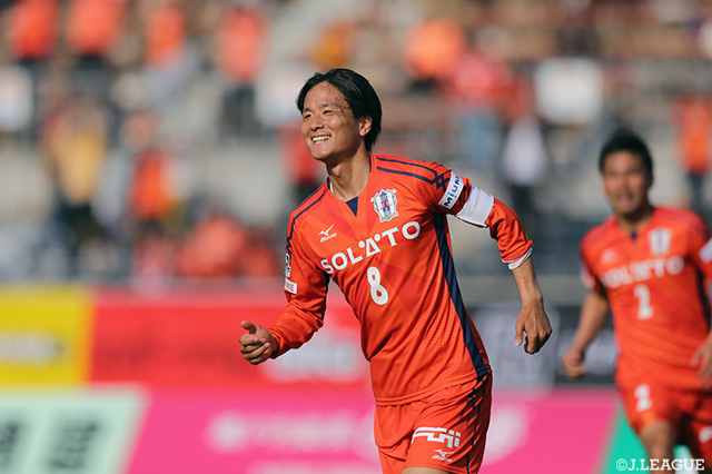 65分に今季初ゴールとなる決勝点を決めた小島 秀仁（愛媛）【明治安田Ｊ２ 第9節 愛媛vs長崎】