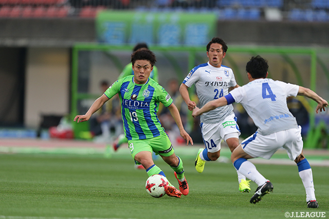 後半開始から投入され大分ゴールに迫った表原 玄太（湘南）【明治安田Ｊ２ 第9節 湘南vs大分】