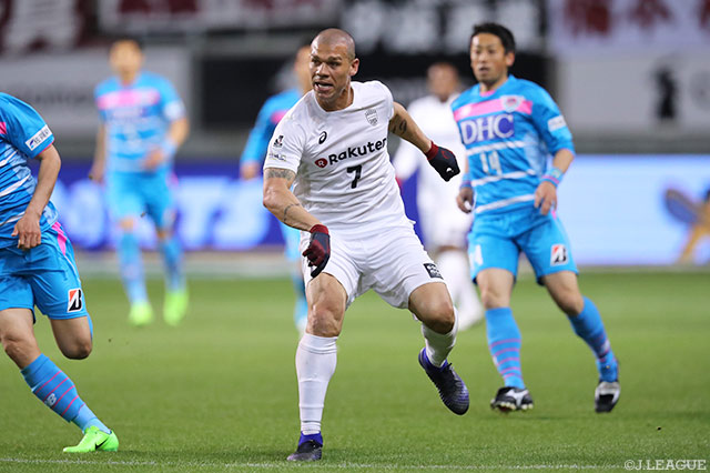 鋭いシュートで果敢に同点ゴールを狙ったニウトン（神戸）【明治安田Ｊ１ 第8節 鳥栖vs神戸】