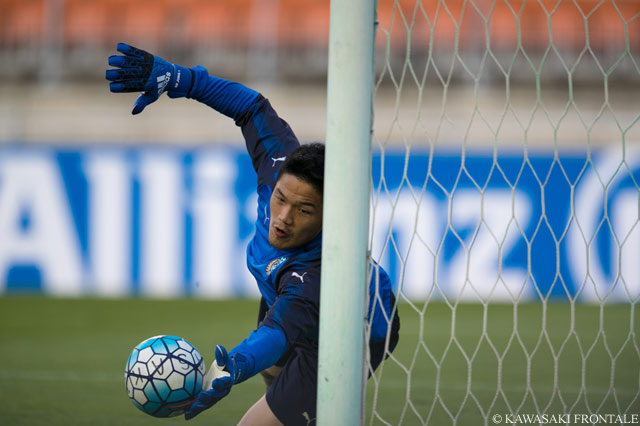 前日練習で華麗なセービングをみせるチョン ソンリョン【ＡＣＬ GS MD5 水原三星vs川崎Ｆ】