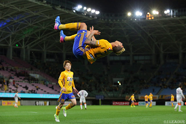 ダメ押し点を決め、バク宙を披露したクリスラン（仙台20）【ルヴァンカップ GS 第3節 仙台vs清水】