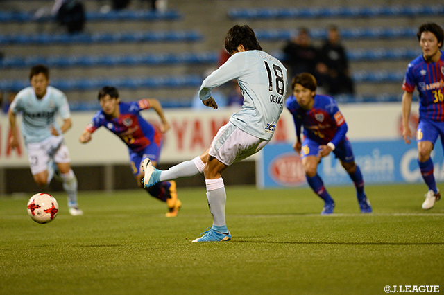 22分には落ち着いてPKを決めた小川 航基（磐田）【ルヴァンカップ GS 第3節 磐田vsFC東京】