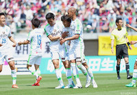 鋭い飛び出しから先制点を決めた岡本 拓也（湘南 #36）【明治安田Ｊ２ 第10節 岡山vs湘南】