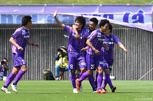 遠藤 敬佑（#8）の豪快な一撃で先制した藤枝【明治安田Ｊ３ 第6節 藤枝vs富山】