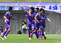 遠藤 敬佑（#8）の豪快な一撃で先制した藤枝【明治安田Ｊ３ 第6節 藤枝vs富山】