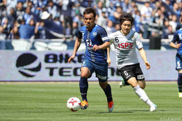 決勝点をアシストし、攻守に躍動した駒野 友一（福岡）【明治安田Ｊ２ 第10節 福岡vs東京Ｖ】