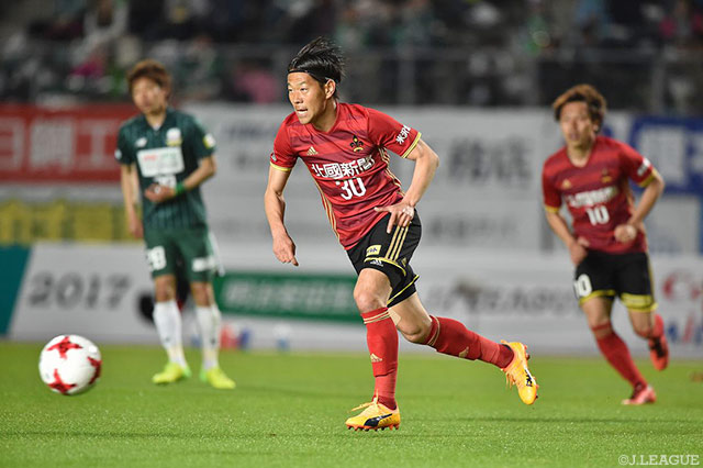 局面打開へ後半開始から投入された山﨑 雅人（金沢）【明治安田Ｊ２ 第10節 岐阜vs金沢】