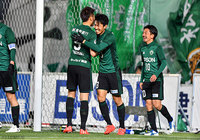 後藤 圭太（中央）の今季初得点でリードを3点に広げた松本【明治安田Ｊ２ 第10節 松本vs讃岐】