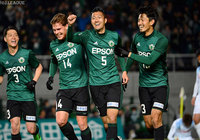 ゴールラッシュを締めくくる4点目を突き刺した岩間 雄大（松本）【明治安田Ｊ２ 第10節 松本vs讃岐】