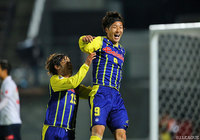 前半終了間際に先制ヘッドをねじ込んだ山岸 祐也（群馬）【明治安田Ｊ２ 第10節 群馬vs名古屋】