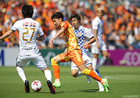 中盤でタイトなマークを受けた白崎 凌兵（清水）【明治安田Ｊ１ 第9節 清水vs仙台】