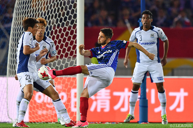 62分からの交代出場でゴールを狙ったウーゴ ヴィエイラ（横浜FM）【明治安田Ｊ１ 第9節 横浜FMvsＧ大阪】