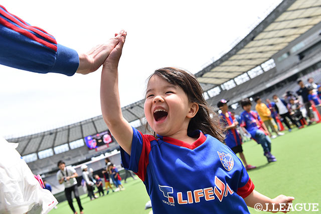 最高の笑顔でハイタッチ！【ルヴァンカップ GS 第4節 FC東京vs札幌】