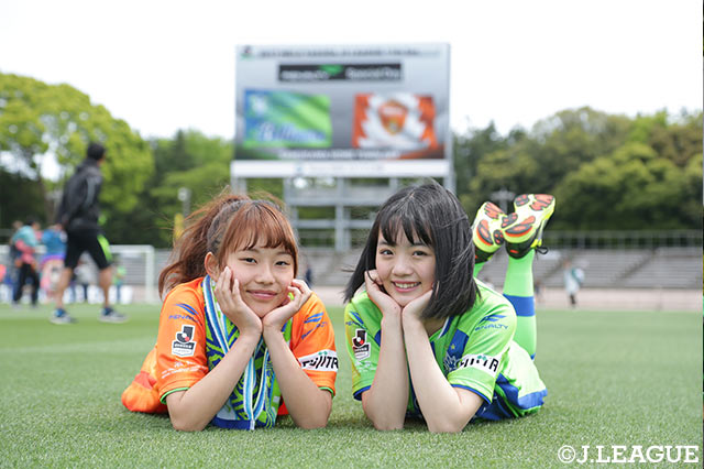 ピッチの上でかわいくポーズ！【明治安田Ｊ２ 第11節 湘南vs山口】