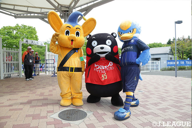 くまもんが町田を訪れました。ピーポくん、ゼルビーと業界の垣根を越えた豪華共演【明治安田Ｊ２ 第11節 町田vs熊本】