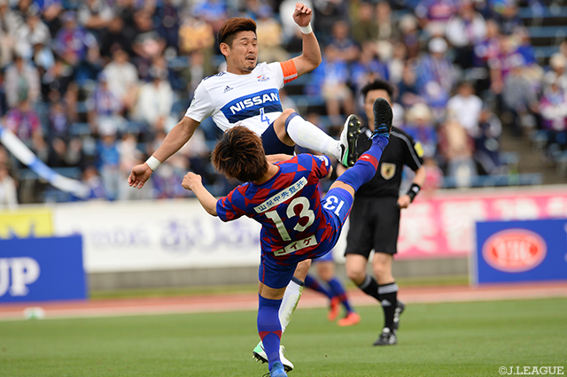 甲府の攻撃を跳ね返した栗原 勇蔵（横浜FM）【ルヴァンカップ GS 第4節 甲府vs横浜FM】