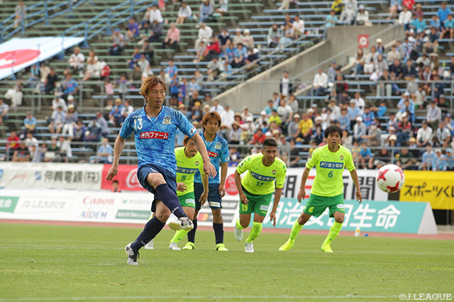 先制された4分後に同点PKを決めた木島 徹也（讃岐）【明治安田Ｊ２ 第11節 讃岐vs千葉】
