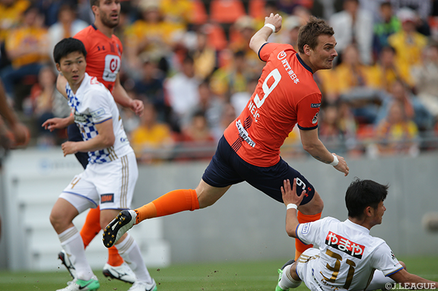 左足で反撃のゴールを決めたネイツ ペチュニク（大宮）【ルヴァンカップ GS 第4節 大宮vs仙台】