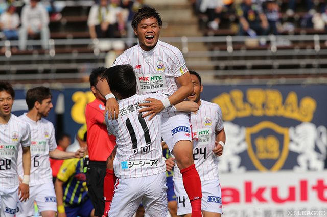  19分に左足で先制ゴールを決めた田中 パウロ淳一（岐阜）【明治安田Ｊ２ 第11節 群馬vs岐阜】