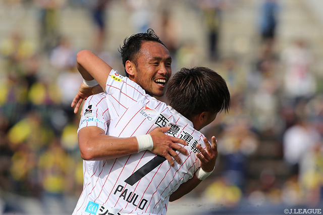 貴重な追加点となる今季2点目のゴールを決めた難波 宏明（岐阜）【明治安田Ｊ２ 第11節 群馬vs岐阜】