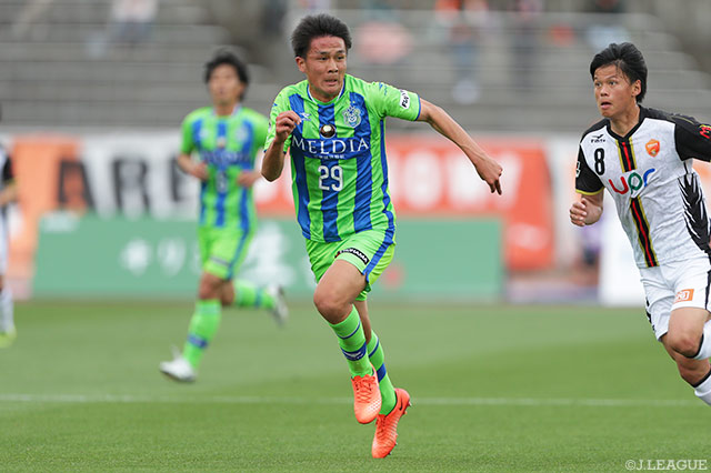 3バックの一角として2試合連続の無失点勝利に貢献した杉岡 大暉（湘南）【明治安田Ｊ２ 第11節 湘南vs山口】