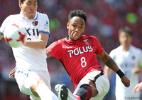 鋭いシュートを放つも無得点に終わったラファエル シルバ（浦和）【明治安田Ｊ１ 第10節 浦和vs鹿島】