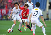 得意のドリブルで右サイド攻略を試みた関根 貴大（浦和）【明治安田Ｊ１ 第10節 浦和vs鹿島】