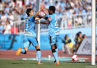 ハイネル（右）のＪ初得点でリードを奪った川崎Ｆ【明治安田Ｊ１ 第10節 川崎Ｆvs新潟】