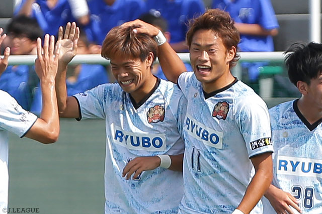 琉球に3試合ぶりの勝利をもたらした2得点の富所 悠（左）と先制点の才藤 龍治（右）【明治安田Ｊ３ 第7節 Ｆ東23vs琉球】