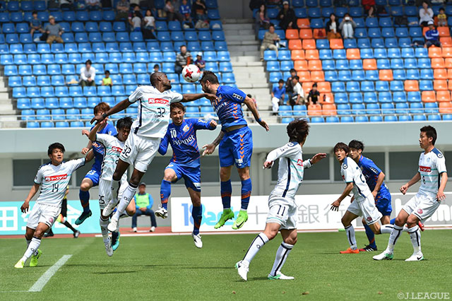 長崎はシュート数で圧倒するも無得点に終わり、今季2度目の3連勝を逃した【明治安田Ｊ２ 第12節 長崎vs水戸】