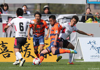 三上 陽輔（長野）のシュートはバーに嫌われて得点ならず【明治安田Ｊ３ 第7節 盛岡vs長野】