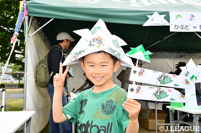 子供の日の兜を被って出陣！【明治安田Ｊ２ 第12節 松本vs福岡】