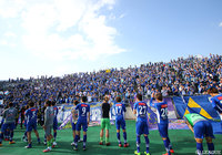 試合後にファン・サポーターに挨拶を行う山形の選手達【明治安田Ｊ２ 第12節 山形vs名古屋】