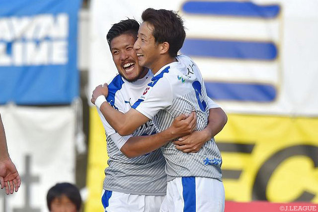 2得点で大分に勝点3をもたらした後藤 優介（右）【明治安田Ｊ２ 第12節 岐阜vs大分】