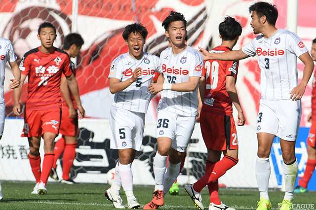 Ｊ初得点となる先制ゴールを決めたチェ ジュンギ（群馬 #36）【明治安田Ｊ２ 第12節 熊本vs群馬】