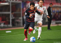 ピーラパット ノテチャイヤ（ムアントン）を抜き去る西 大伍（鹿島）【ＡＣＬ GS MD6 鹿島vsムアントン】