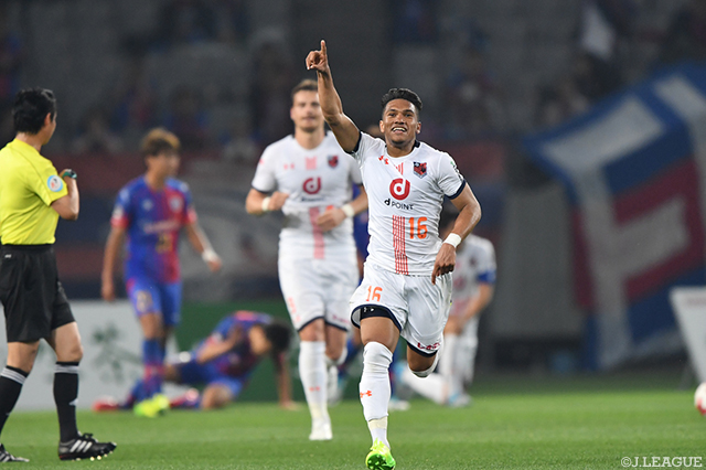 CKからのボールを頭で合わせ勝越しゴールを決めたマテウス（大宮）【ルヴァンカップ GS 第5節 FC東京vs大宮】