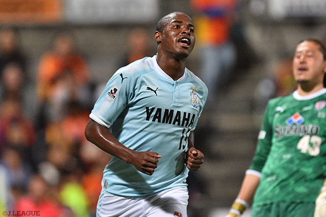 連続ゴールで2点のリードをもたらしたアダイウトン（磐田）【ルヴァンカップ GS 第5節 清水vs磐田】