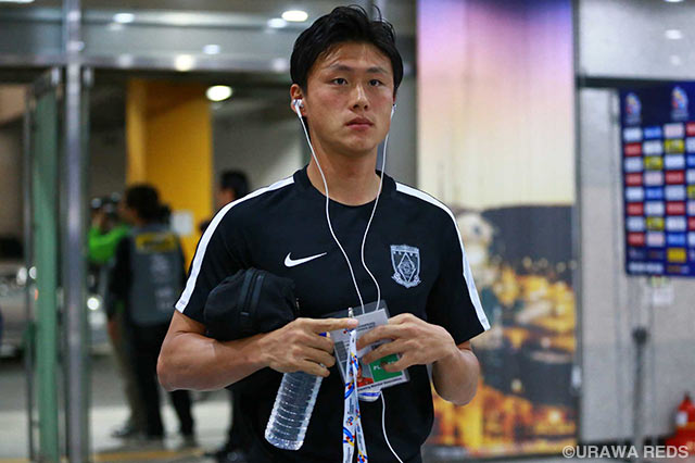 会場入りする李 忠成（浦和）【ＡＣＬ GS MD6 FCソウルvs浦和】