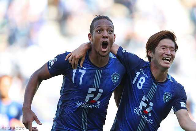 2戦連続となる決勝点を決め、勝負強さを見せつけたウェリントン（福岡 #17）【明治安田Ｊ２ 第13節 福岡vs岡山】