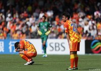 勝利目前で追いつかれ、試合終了後にガックリと肩を落とす清水の選手たち【明治安田Ｊ１ 第11節 清水vs鳥栖】