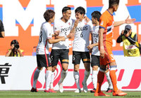 共に得点し、浦和の大勝に貢献した槙野 智章（#5）と遠藤 航（#6）【明治安田Ｊ１ 第11節 新潟vs浦和】