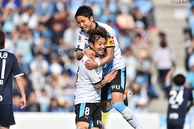 阿部 浩之（#8）の2試合連続ゴールで先制した川崎Ｆ【明治安田Ｊ１ 第11節 磐田vs川崎Ｆ】