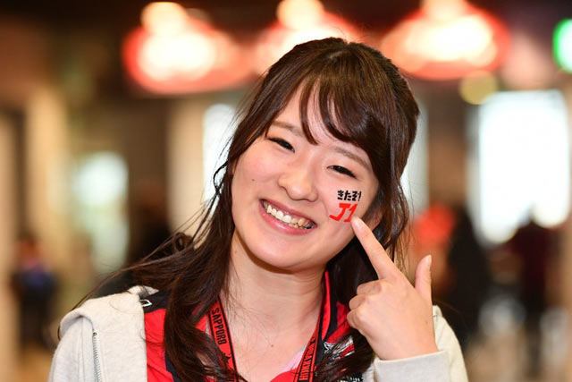 “きたぞ！Ｊ１”フェイスペイントでサポート準備は万全！【明治安田Ｊ１ 第11節 札幌vsＧ大阪】