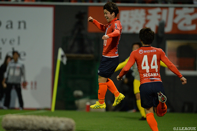 89分に勝越しとなる移籍後初ゴールを決めた大前 元紀（大宮）【明治安田Ｊ１ 第11節 大宮vs仙台】