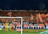 ファン・サポーターと劇的逆転勝利を喜ぶ大宮の選手達【明治安田Ｊ１ 第11節 大宮vs仙台】