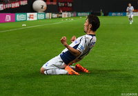 45分に芸術的なループシュートで先制点をもたらした藤本 淳吾（Ｇ大阪）【明治安田Ｊ１ 第11節 札幌vsＧ大阪】